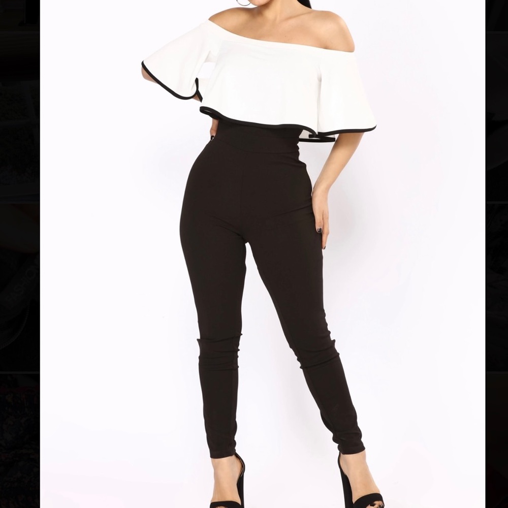 Elegant jumpsuit with ruffled shoulder design BRAND NEW